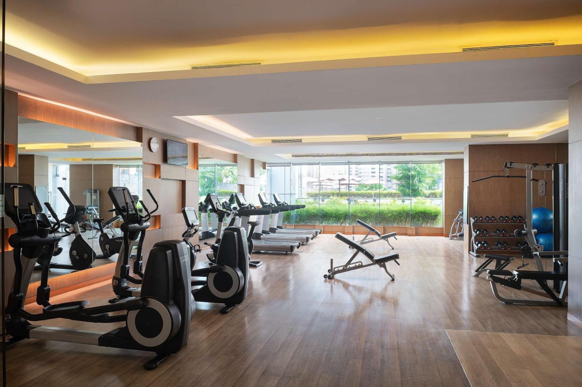 曼谷丽笙世嘉酒店 外观 照片 The gym at the hotel